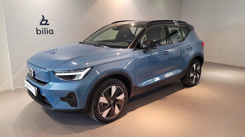 Blå Begagnad 2023 Volvo XC40 Core SUV | 399 000 kr - Bild 1/3