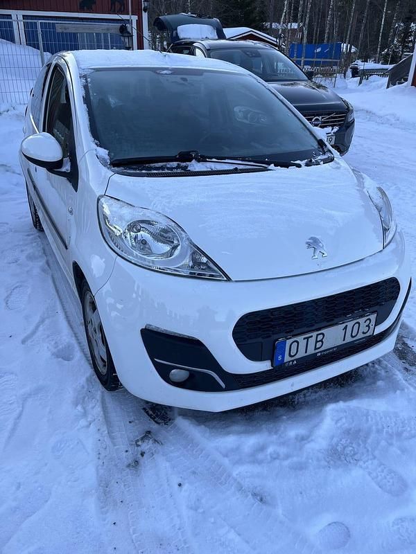Begagnad Peugeot 107 68 HK (50 kW) 2013 Halvkombi