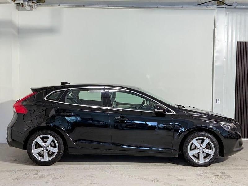 Begagnad Volvo V40 Summum 180 HK (132 kW) 2014 Svart