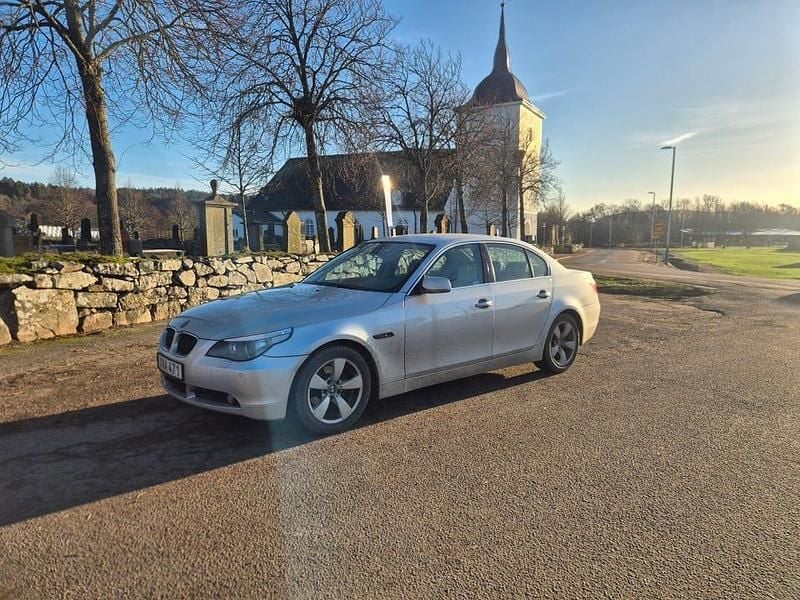 Begagnad BMW 523 177 HK (130 kW) 2006 Silver Sedan