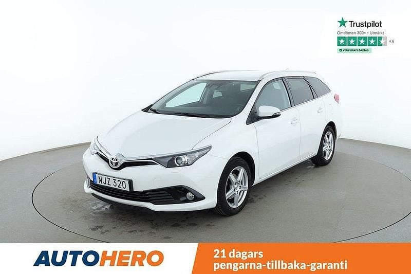 Vit Begagnad 2016 Toyota Auris Touring Sports Active Kombi | 150 000 kr (Bra pris) - Bild 1/4