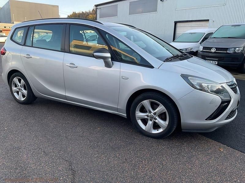 Begagnad Opel Zafira 136 HK (100 kW) 2013 Grå Minibuss