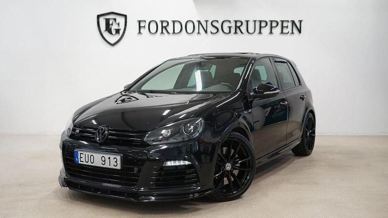 Svart Begagnad 2012 VW Golf VII R Halvkombi | 164 800 kr (Bra pris) - Bild 1/4
