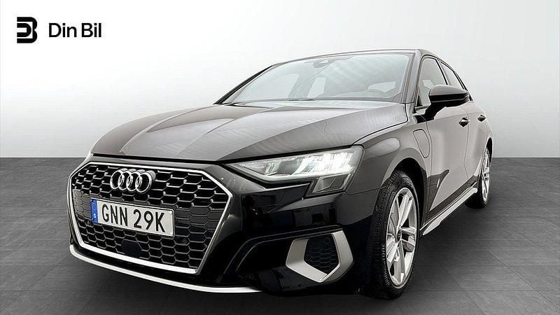 Svart (brilliantsvart) Begagnad 2023 Audi A3 e-tron Advanced Plus Halvkombi | 329 000 kr (Marknadspris) - Bild 1/4