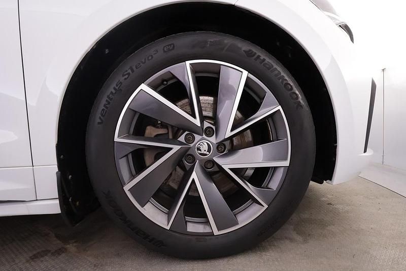 Begagnad Skoda Enyaq iV 194 kW (265 HK) 2022 Moon white metallic SUV