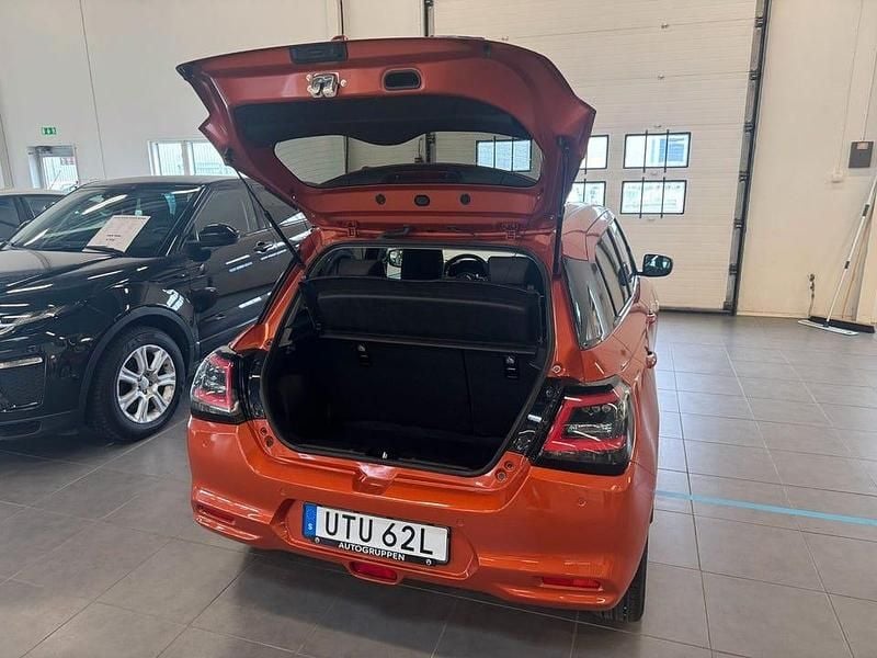 Begagnad Suzuki Swift 83 HK (61 kW) 2024 Orange Halvkombi