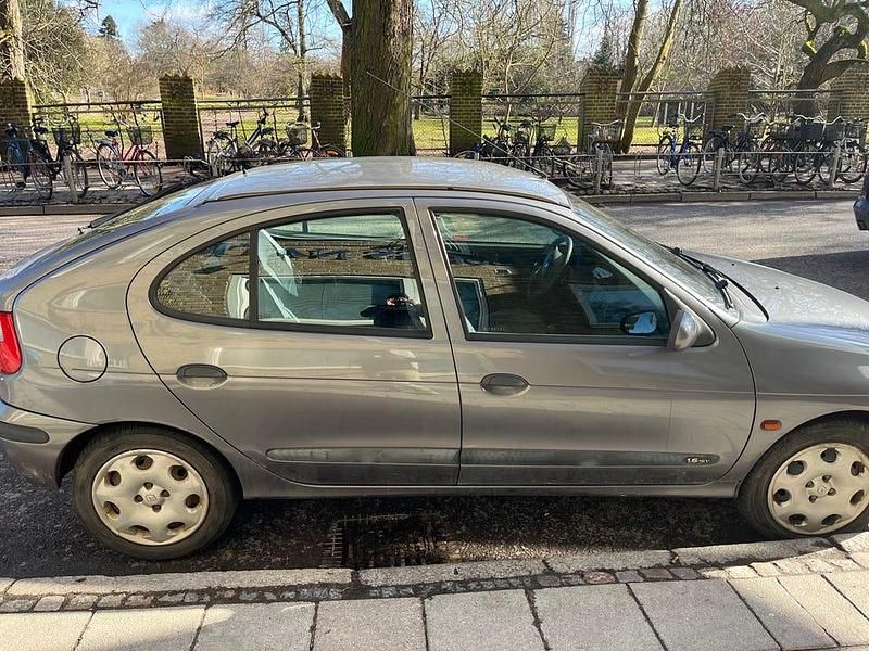 Begagnad Renault Mégane II 107 HK (78 kW) 2002