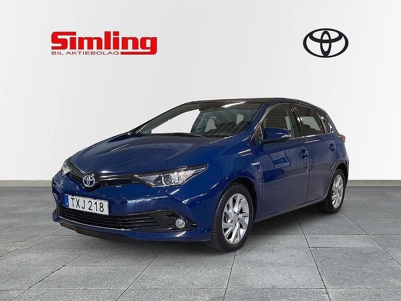 Mörkblå Begagnad 2018 Toyota Auris Hybrid Edition Halvkombi | 164 900 kr (Marknadspris) - Bild 1/3