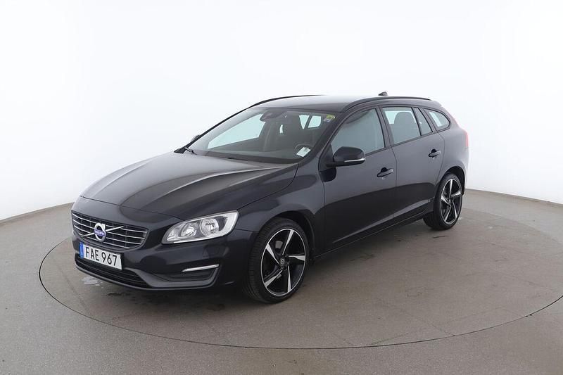 Svart Begagnad 2015 Volvo V60 Kinetic Kombi | 139 000 kr (Marknadspris) - Bild 1/4