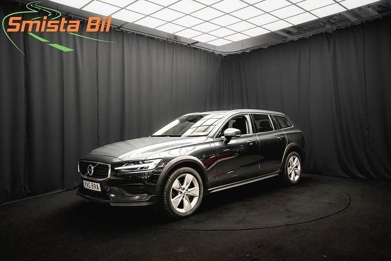 Grå Begagnad 2020 Volvo V60 CC Kombi | 298 700 kr (Marknadspris) - Bild 1/3