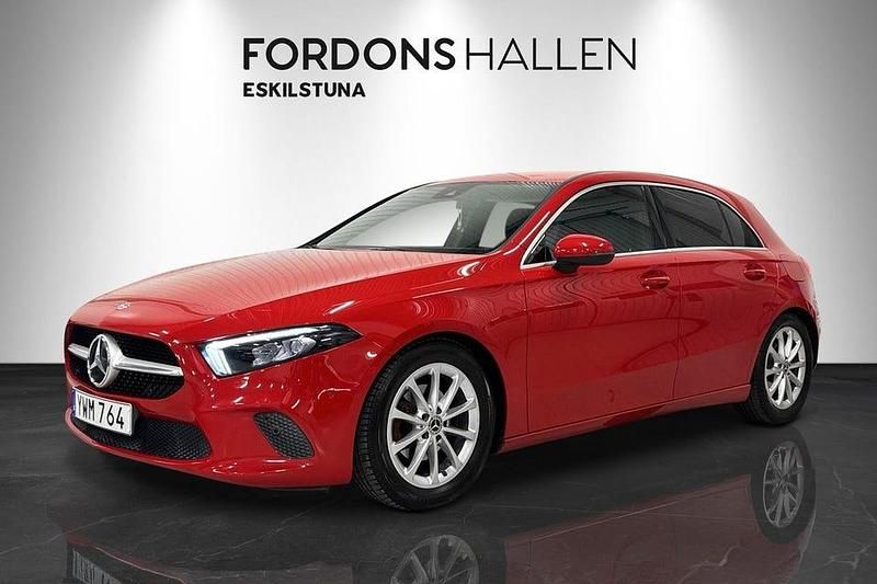 Röd Begagnad 2019 Mercedes A180 Halvkombi | 214 900 kr (Bra pris) - Bild 1/4