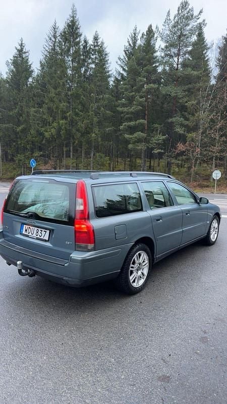 Begagnad 2005 Volvo V70 Kombi | 19 500 kr (Marknadspris) - Bild 1/4