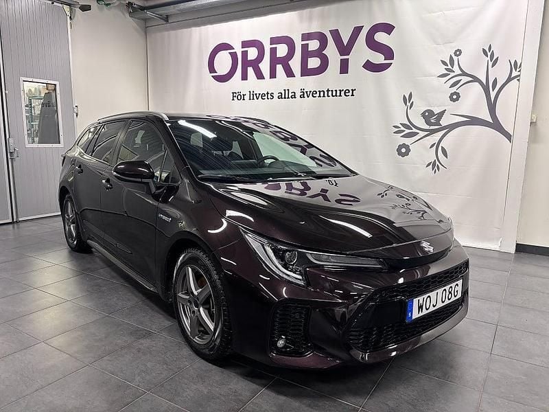 Brunmetallic Begagnad 2021 Suzuki Swace Kombi | 204 900 kr (Marknadspris) - Bild 1/4