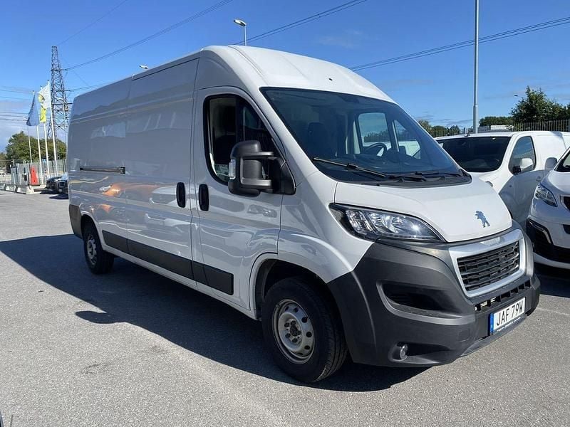Vit Begagnad 2022 Peugeot Boxer Van | 299 900 kr (Lite dyr) - Bild 1/4