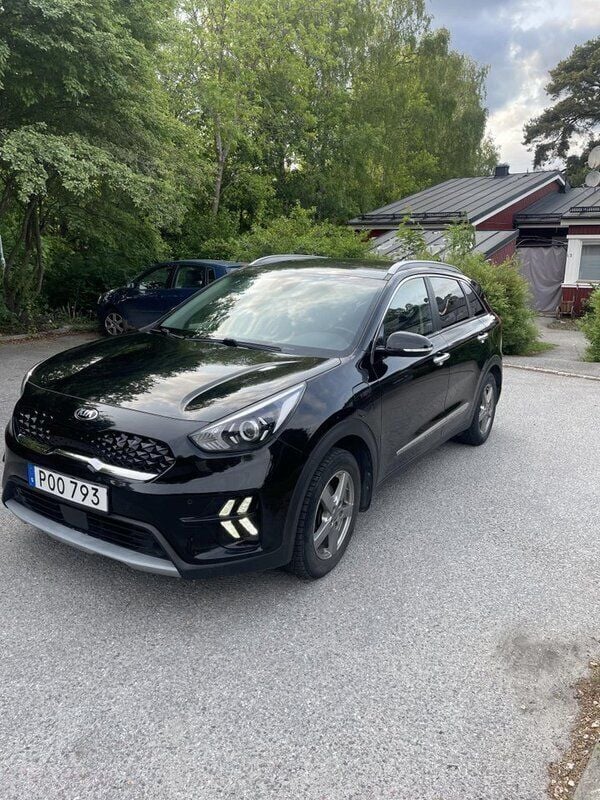 Svart Begagnad 2020 Kia Niro Advance SUV | 199 000 kr (Marknadspris) - Bild 1/4