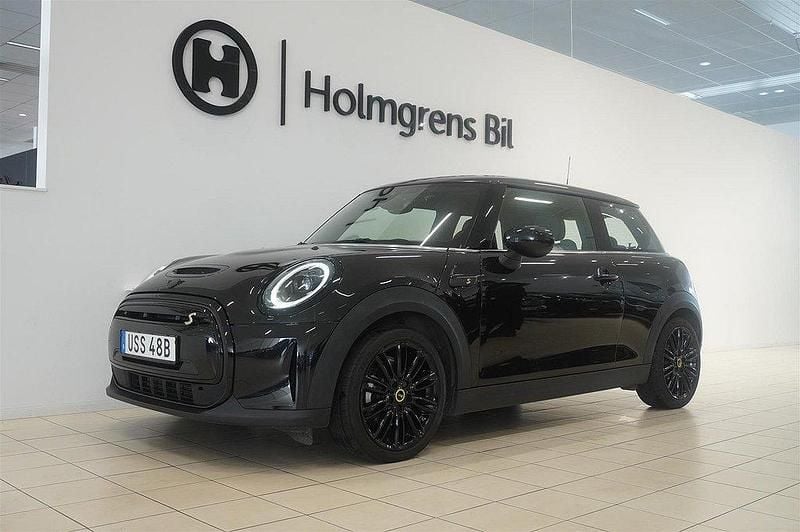 Svart Begagnad 2022 Mini Cooper Halvkombi | 219 500 kr (Marknadspris) - Bild 1/4