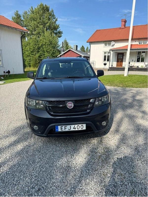 Svart Begagnad 2014 Fiat Freemont SUV | 80 000 kr (Marknadspris) - Bild 1/4