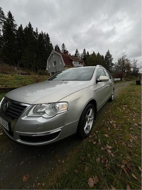 Silver Begagnad 2010 VW Passat Kombi | 34 000 kr (Marknadspris) - Bild 1/4