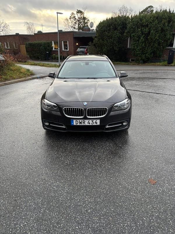 Begagnad 2015 BMW 520 Kombi | 150 000 kr (Marknadspris) - Bild 1/4