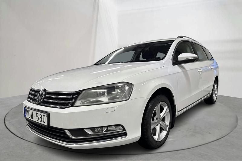 Vit Begagnad 2012 VW Passat Kombi | 62 000 kr (Marknadspris) - Bild 1/4