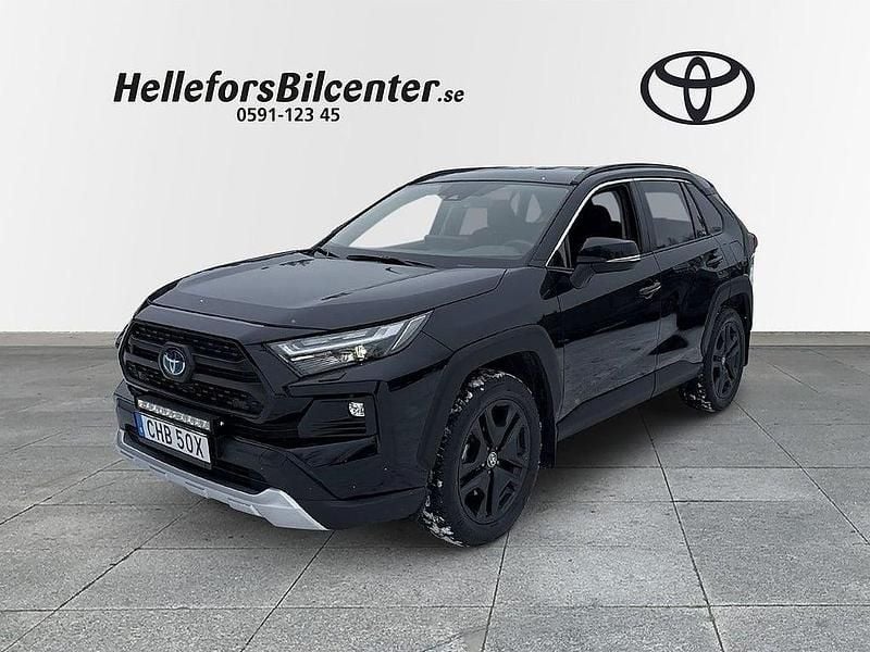 Svart Begagnad 2024 Toyota RAV4 Hybrid SUV | 489 500 kr (Lite dyr) - Bild 1/4