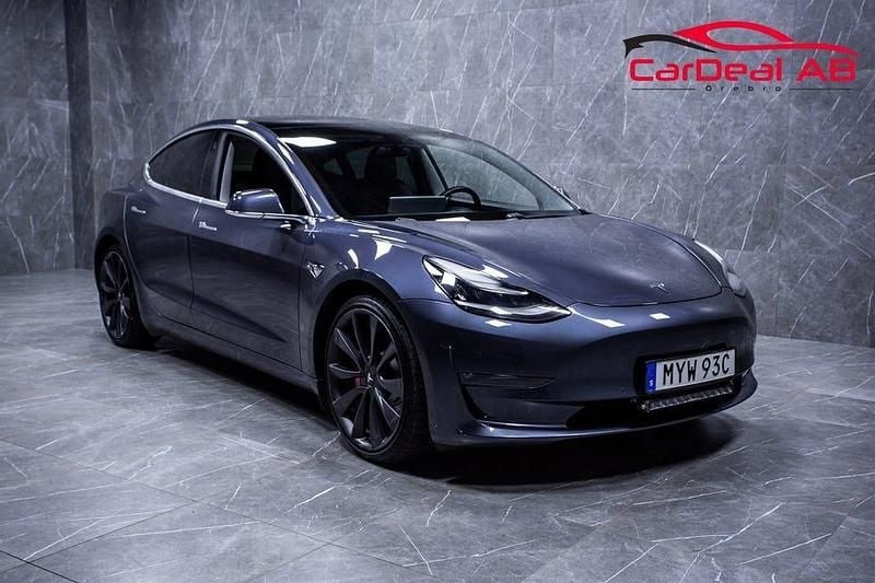 Begagnad Tesla Model 3 Performance 377 kW (513 HK) 2020 Grå Sedan
