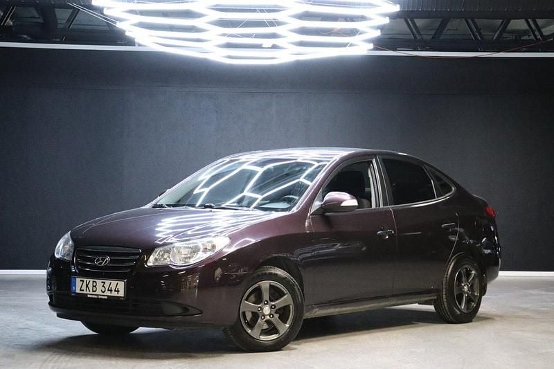 Brun Begagnad 2010 Hyundai Elantra Sedan | 69 900 kr - Bild 1/4