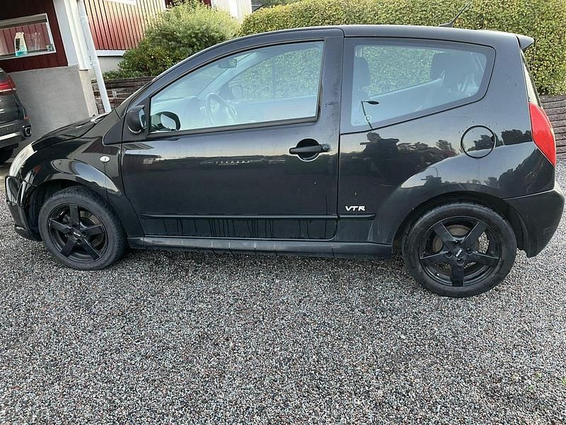 Svart Begagnad 2006 Citroën C2 VTR Sport Halvkombi | 4 500 kr (Lite dyr) - Bild 1/3