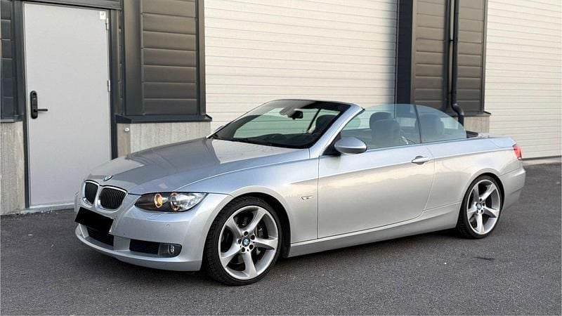 Silver Begagnad 2007 BMW 330 Cabriolet Cab | 139 800 kr - Bild 1/4
