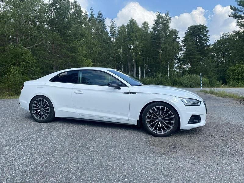 Vit Begagnad 2018 Audi A5 Sportkupé | 239 000 kr (Superpris) - Bild 1/4