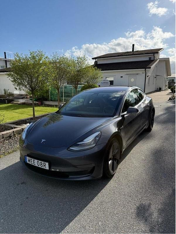 Grå Begagnad 2019 Tesla Model 3 Long Range AWD Sedan | 199 000 kr (Bra pris) - Bild 1/3
