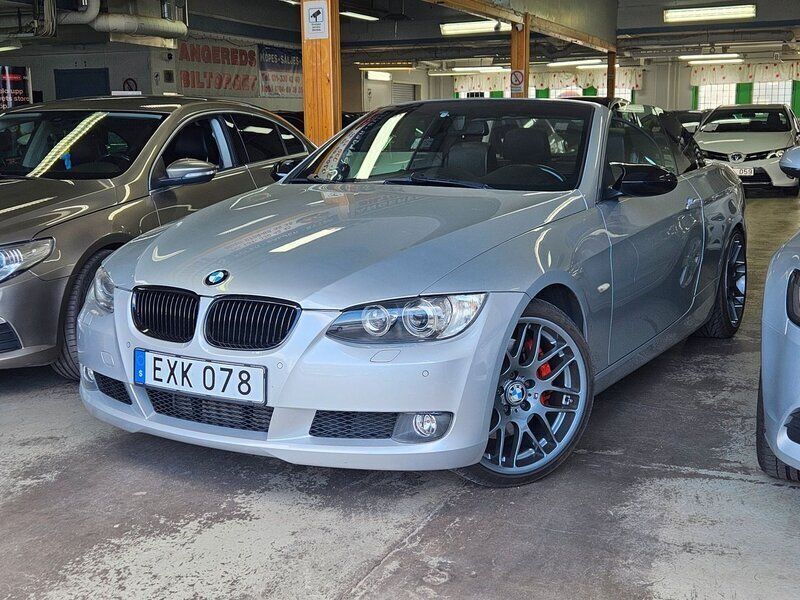 Silver Begagnad 2007 BMW 335 Cabriolet Cab | 179 999 kr (Marknadspris) - Bild 1/3