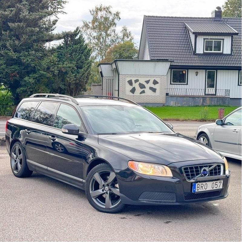 Svart Begagnad 2010 Volvo V70 Kombi | 69 000 kr (Bra pris) - Bild 1/4