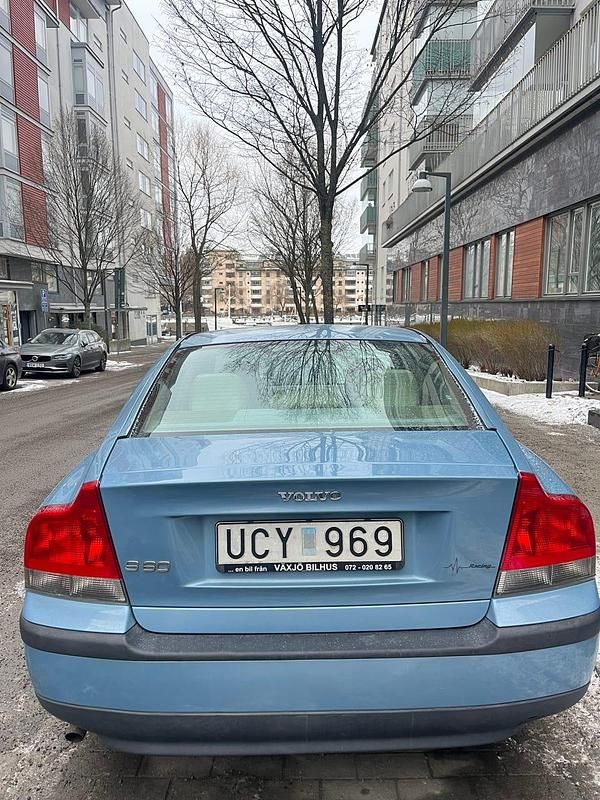 Begagnad 2004 Volvo S60 Sedan | 45 000 kr (Marknadspris) - Bild 1/4