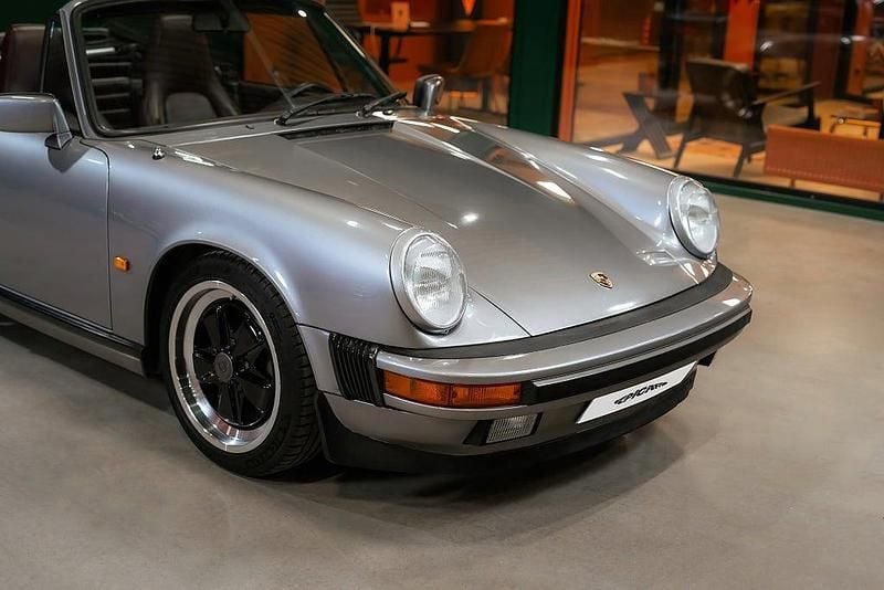Begagnad Porsche 911 Carrera Cabriolet 231 HK (169 kW) 1987 Ljusgrå Cab