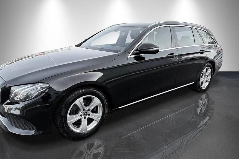 Begagnad Mercedes E220 Avantgarde 194 HK (142 kW) 2017 Svart