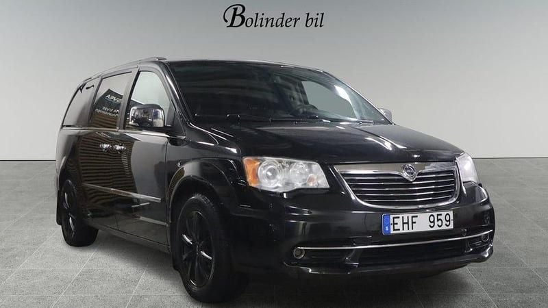 Svart Begagnad 2013 Lancia Voyager Minibuss | 108 900 kr (Bra pris) - Bild 1/4