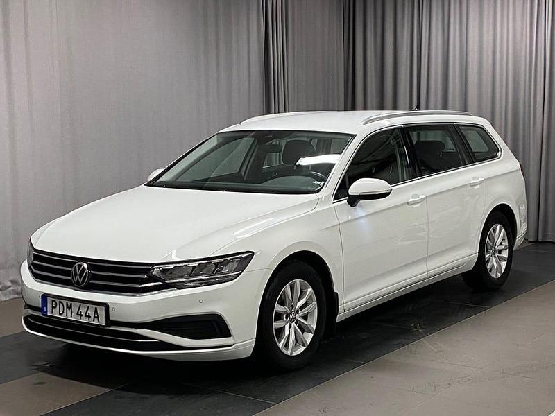Vit Begagnad 2020 VW Passat Edition Kombi | 249 900 kr (Marknadspris) - Bild 1/4