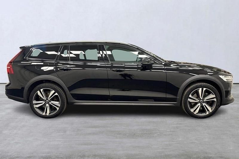 Begagnad Volvo V60 CC 200 HK (147 kW) 2022 Svart Kombi
