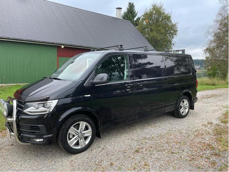 Svart Begagnad 2018 VW T6 Van | 179 000 kr (Superpris) - Bild 1/4