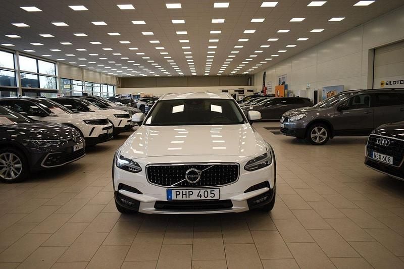 Vit Begagnad 2018 Volvo V90 CC Kombi | 359 900 kr (Dyr) - Bild 1/4