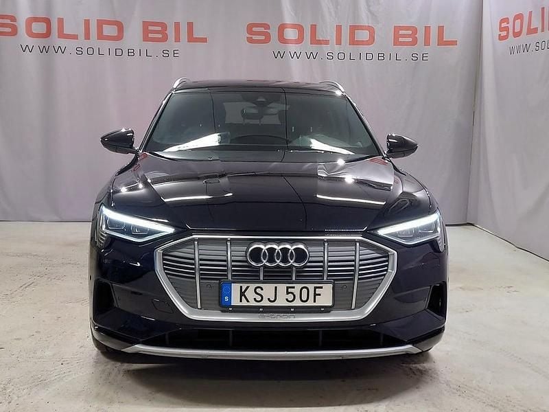 Begagnad Audi e-tron Proline 300 kW (408 HK) 2020 Brilliant black SUV