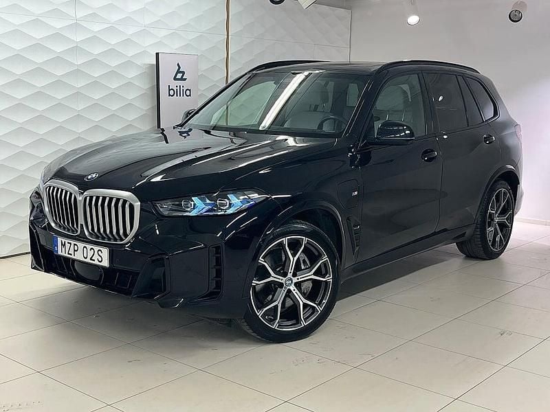 Svart Begagnad 2023 BMW X5 M Sport SUV | 889 000 kr (Superpris) - Bild 1/4
