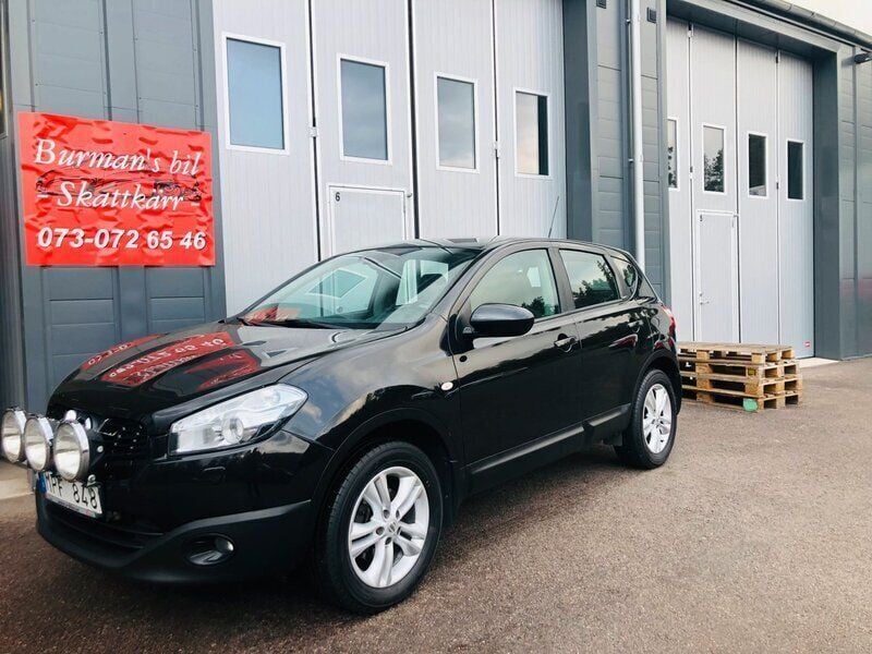Svart Begagnad 2011 Nissan Qashqai SUV | 65 900 kr (Marknadspris) - Bild 1/4