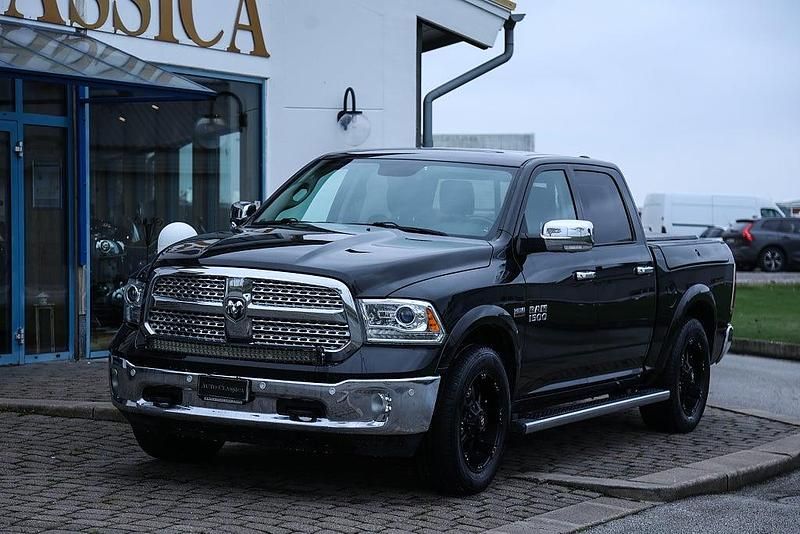 Begagnad RAM 1500 394 HK (289 kW) 2018 Svart Pickup