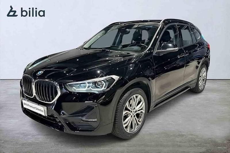Svart Begagnad 2020 BMW X1 Sport Line SUV | 254 000 kr (Marknadspris) - Bild 1/1