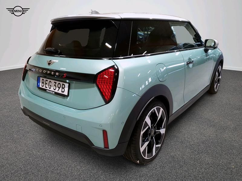Begagnad Mini Cooper S 207 HK (152 kW) 2024 Grön Halvkombi