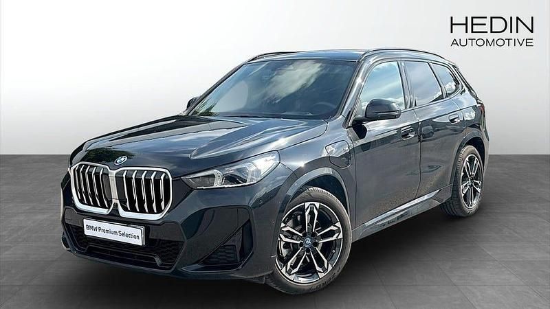 Svart Begagnad 2025 BMW X1 M Sport SUV | 568 700 kr - Bild 1/4