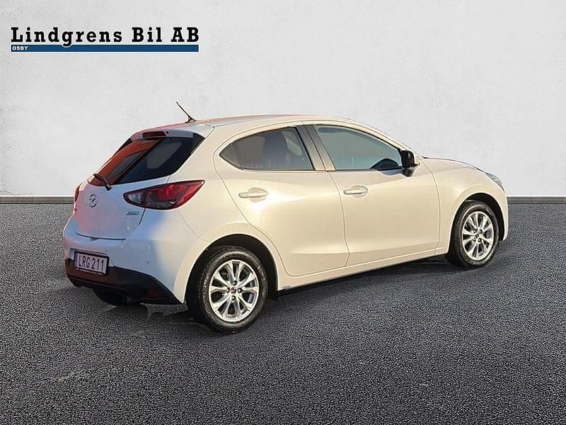 Begagnad Mazda 2 Vision 90 HK (66 kW) 2016 Grå metallic Halvkombi