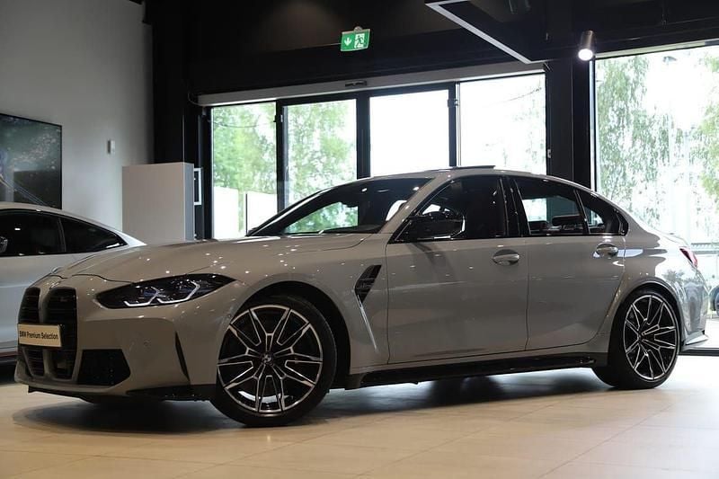Grå Begagnad 2021 BMW M3 Competition Edition Sedan | 879 000 kr (Marknadspris) - Bild 1/3